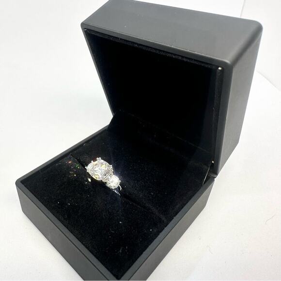 Cushion Cut Moissanite Ring 3 Stone Trilogy Engagement Wedding GRA 18K 925 - Picture 11 of 12